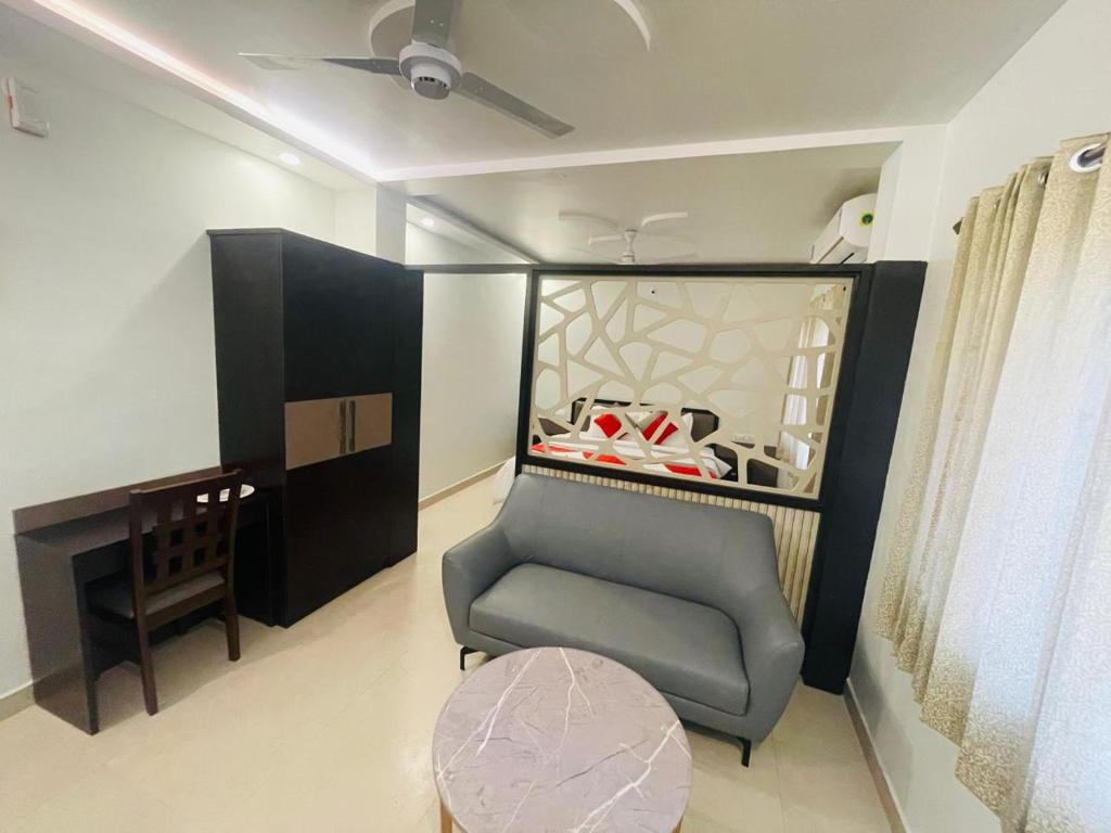 Istumisnurk majutusasutuses Hotel Ramdev Chikodi