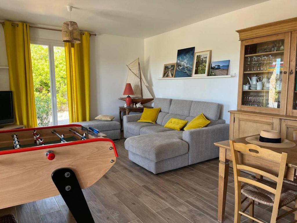 Posedenie v ubytovaní Villa de Luxe Rénovée avec Piscine, 4 Chambres, à 5 Minutes de la Plage - FR-1-726-25