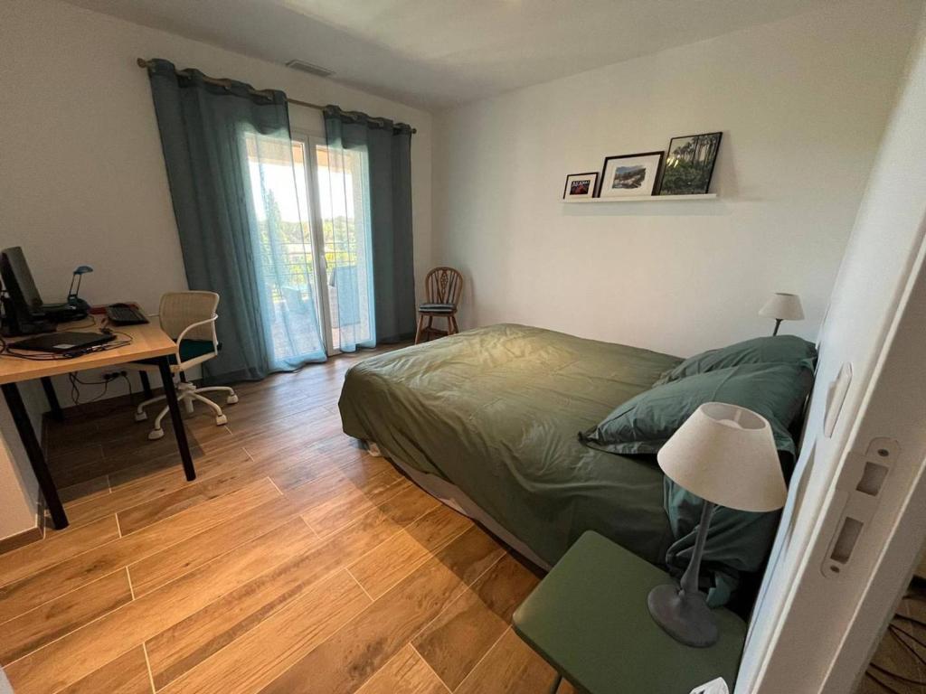 Posedenie v ubytovaní Villa de Luxe Rénovée avec Piscine, 4 Chambres, à 5 Minutes de la Plage - FR-1-726-25