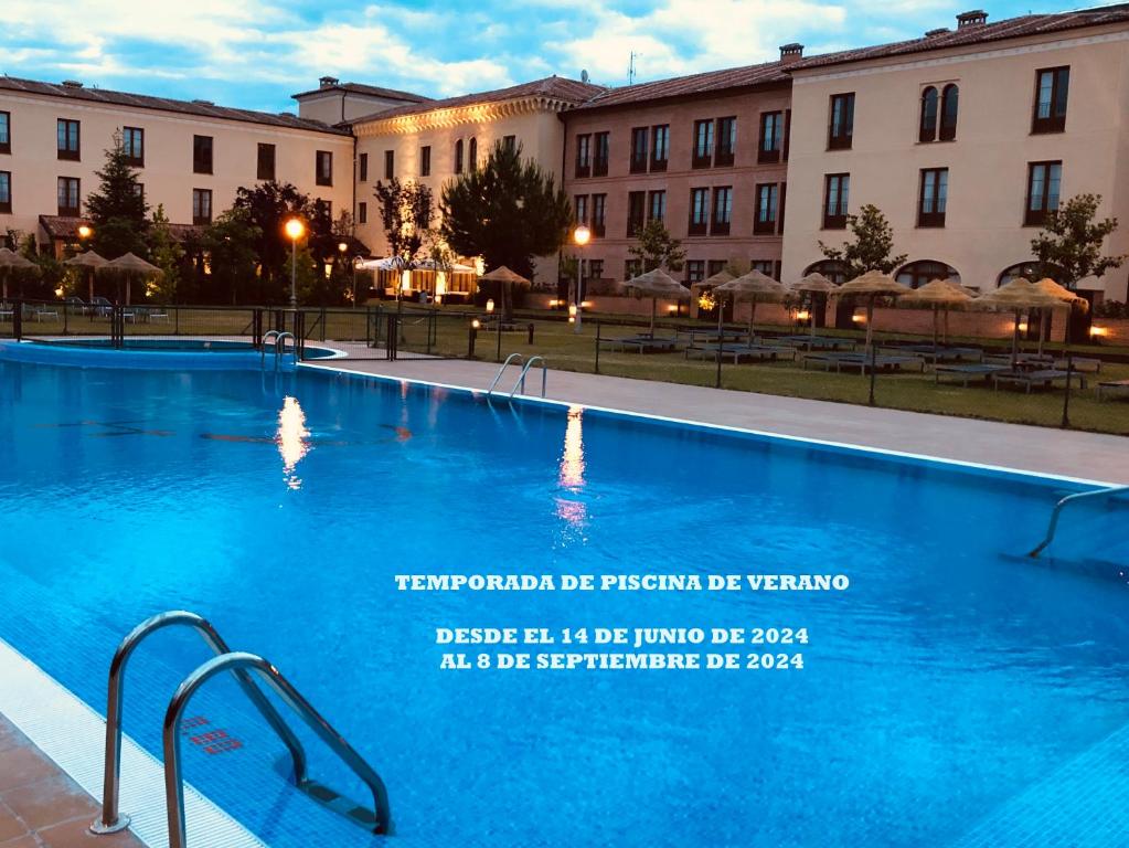 a large swimming pool in front of a building at Hotel Cándido in Segovia