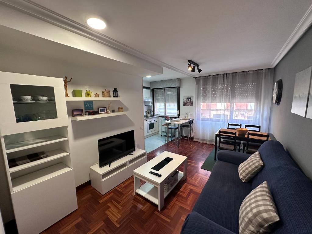 Μια τηλεόραση ή/και κέντρο ψυχαγωγίας στο Apartamento centro y playa de Gijon