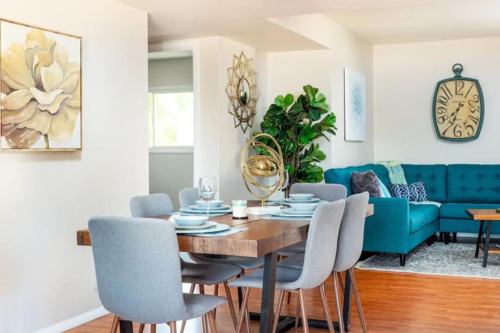 Khu vực ghế ngồi tại Cozy, Tempe Getaway! Prime Location, Sleeps 8