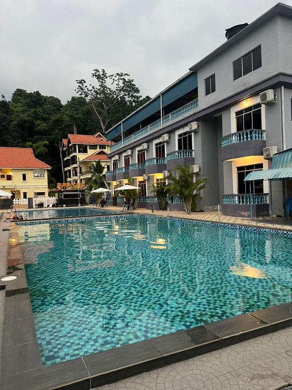 Bazén v ubytování SURIA BEACH RESORT Pangkor nebo v jeho okolí