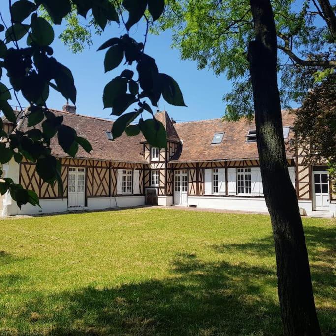 Taman di luar Belle demeure Picarde avec son Parc de 5000m2