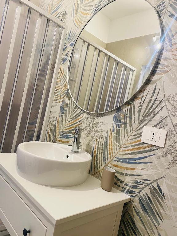 a bathroom with a sink and a mirror at Bell'Arè in Barletta