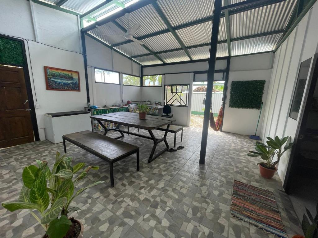 a living room with a table and a bench at Jungle Container Escape in Golfito