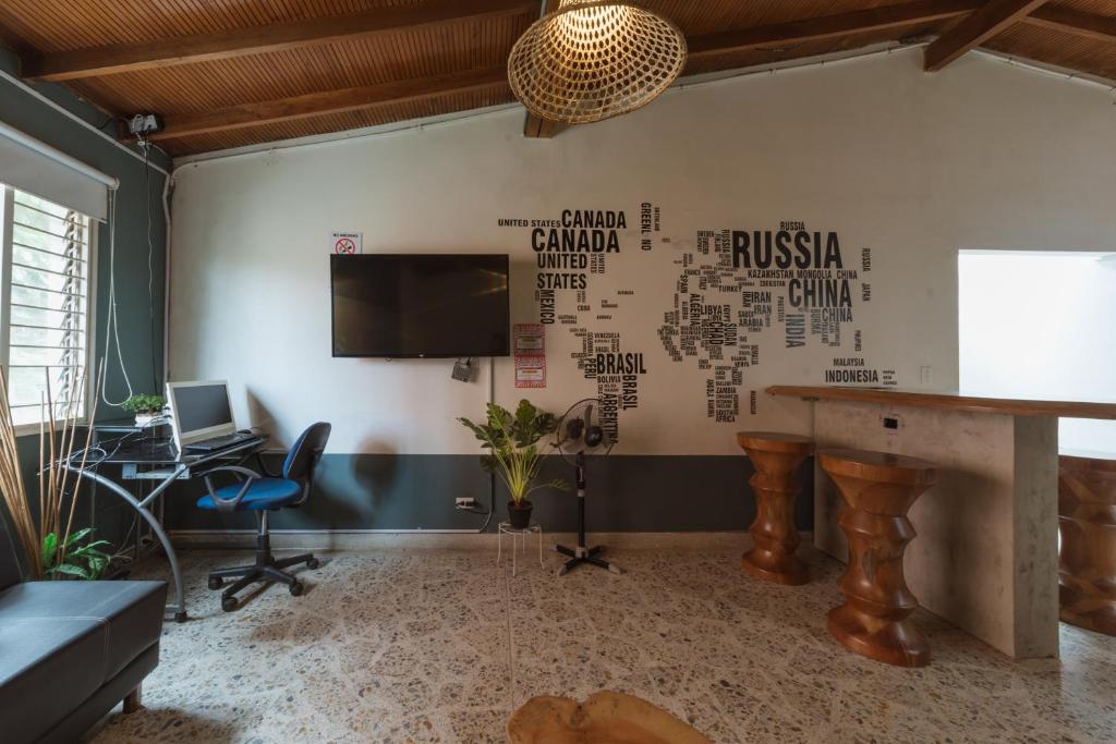 TV a/nebo společenská místnost v ubytování Living Hotel