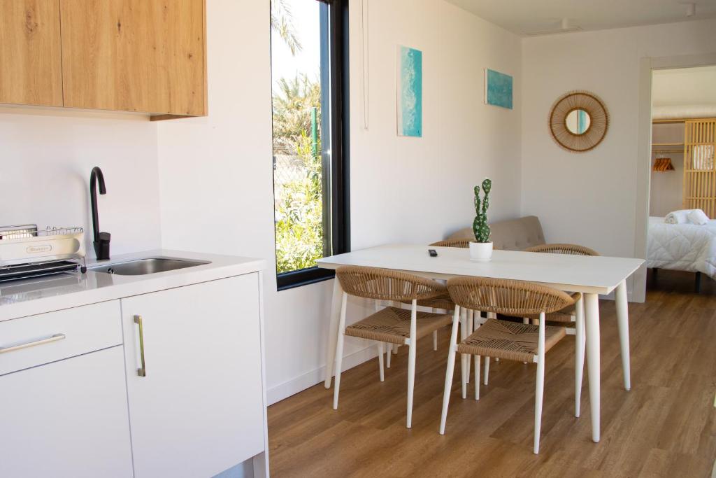 Dapur atau dapur kecil di Bungalows Mar Menor, paz a orillas del mar