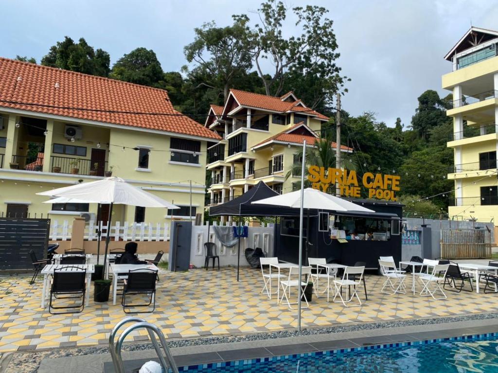 Bazén v ubytování SURIA BEACH RESORT Pangkor nebo v jeho okolí