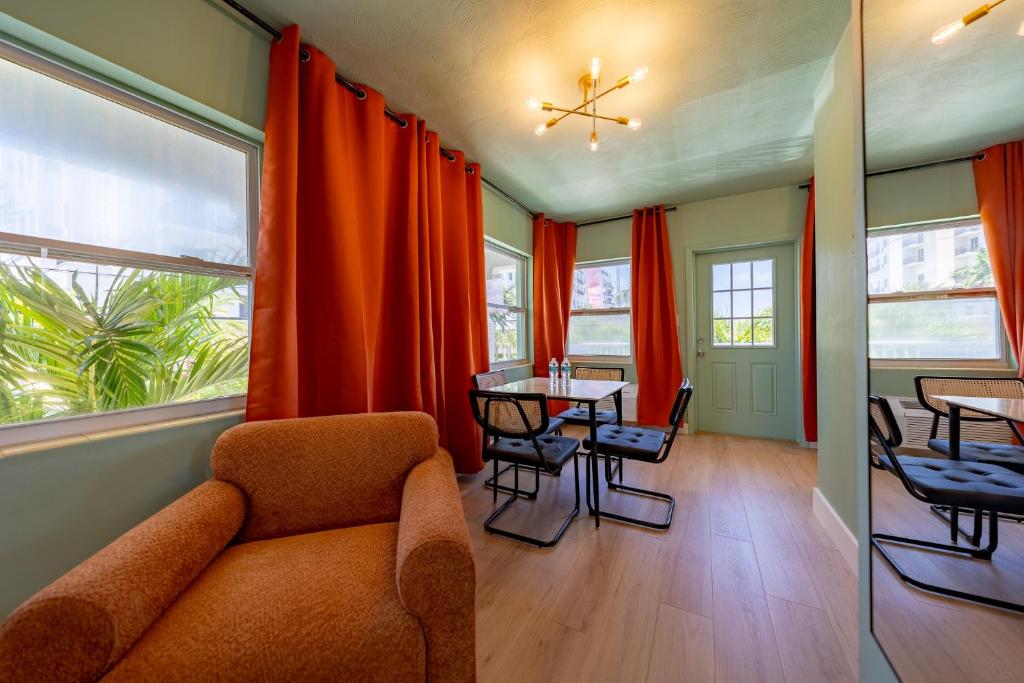 Tropical Breeze Vacation Rentals - Estudio Deluxe Con Cama Extragrande