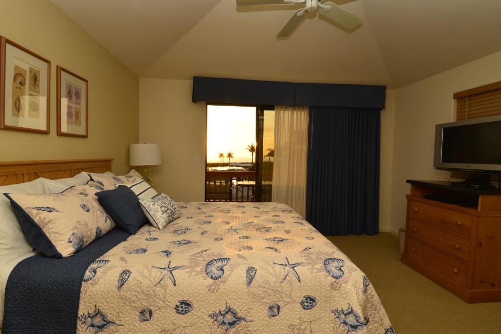 Romantic Getaway to Seascape Villa - Housity
