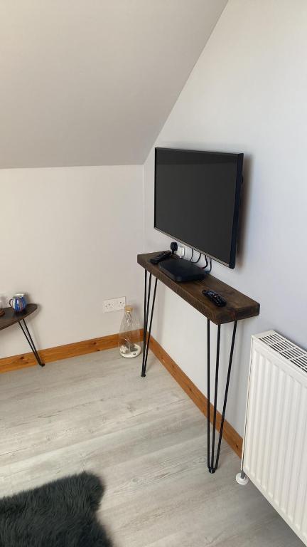 TV a/nebo společenská místnost v ubytování Old Nurses Cottage