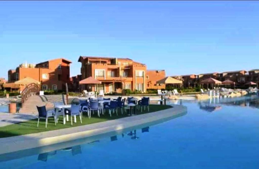 Bazén v ubytování Verona Chalet in Marina Wadi Degla Ain Sokhna - Second Floor nebo v jeho okolí