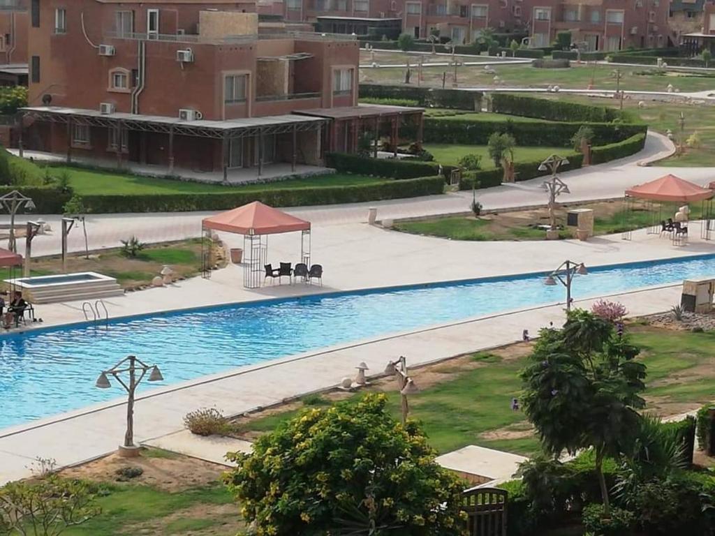 Bazén v ubytování Verona Chalet in Marina Wadi Degla Ain Sokhna - Second Floor nebo v jeho okolí