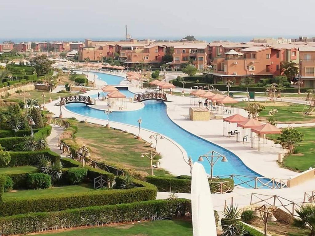 Bazén v ubytování Verona Chalet in Marina Wadi Degla Ain Sokhna - Second Floor nebo v jeho okolí