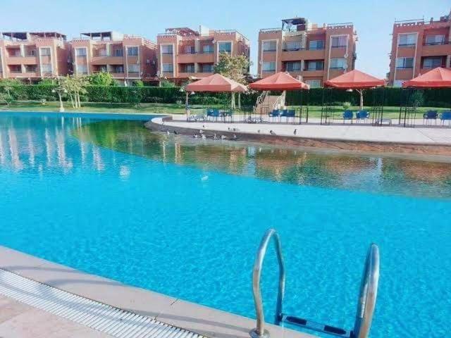 Bazén v ubytování Verona Chalet in Marina Wadi Degla Ain Sokhna - Second Floor nebo v jeho okolí