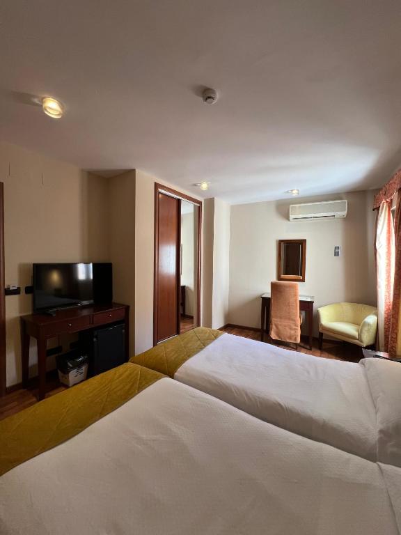 Carlos V Malaga - Resim 2