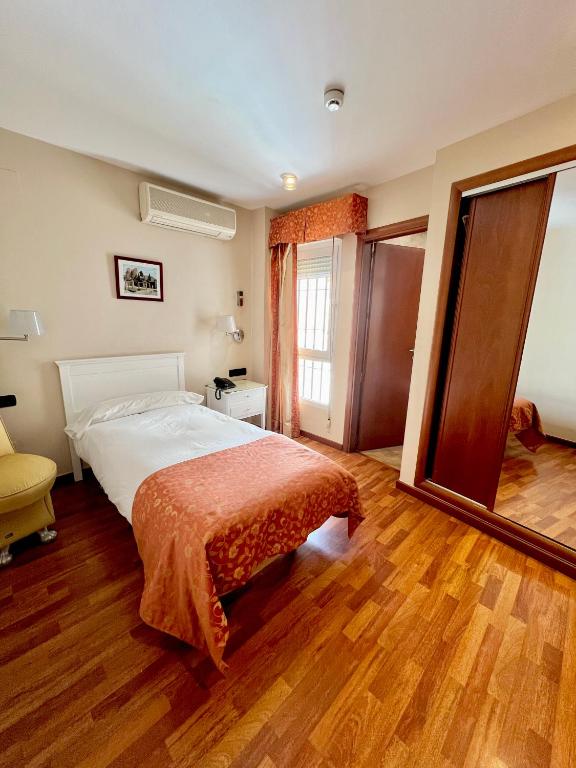 Carlos V Malaga - Resim 19