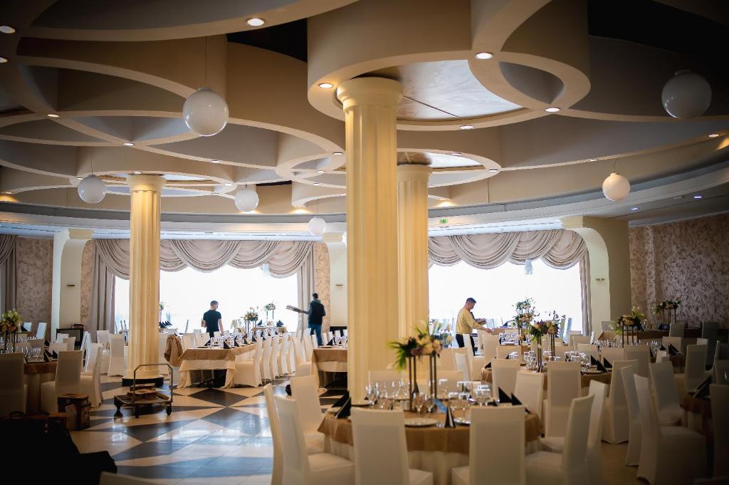 Restaurace v ubytování Black Tulip Hotel