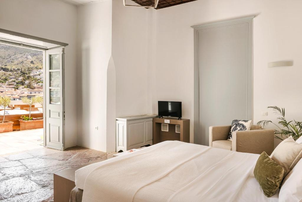 Televízia a/alebo spoločenská miestnosť v ubytovaní Hydrea Exclusive Hospitality