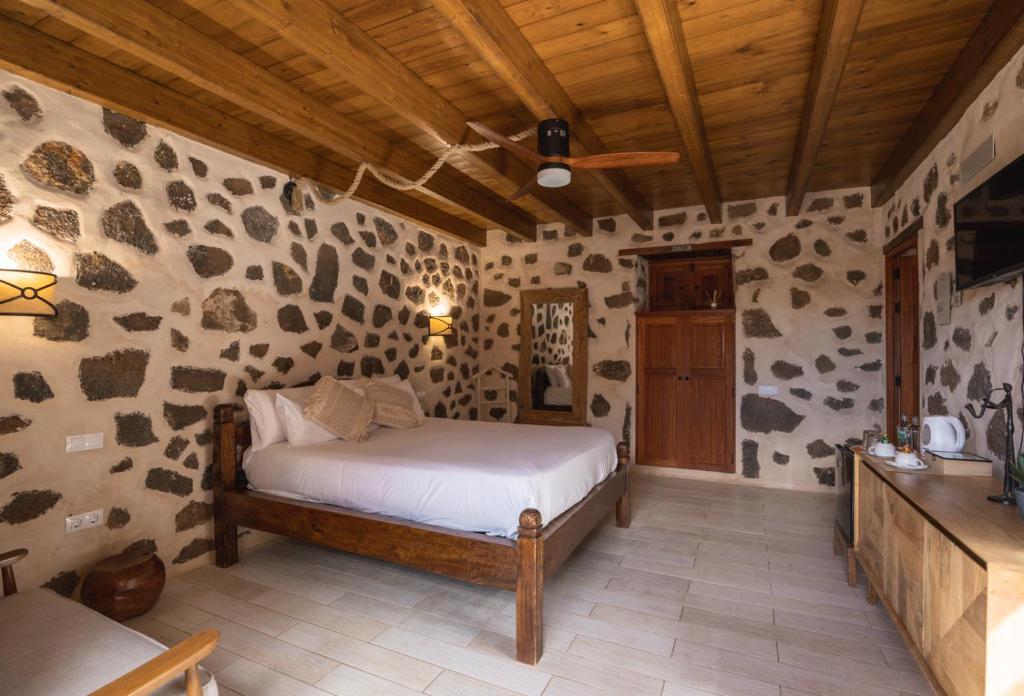 Postel nebo postele na pokoji v ubytování Hotel Rural El Cabo