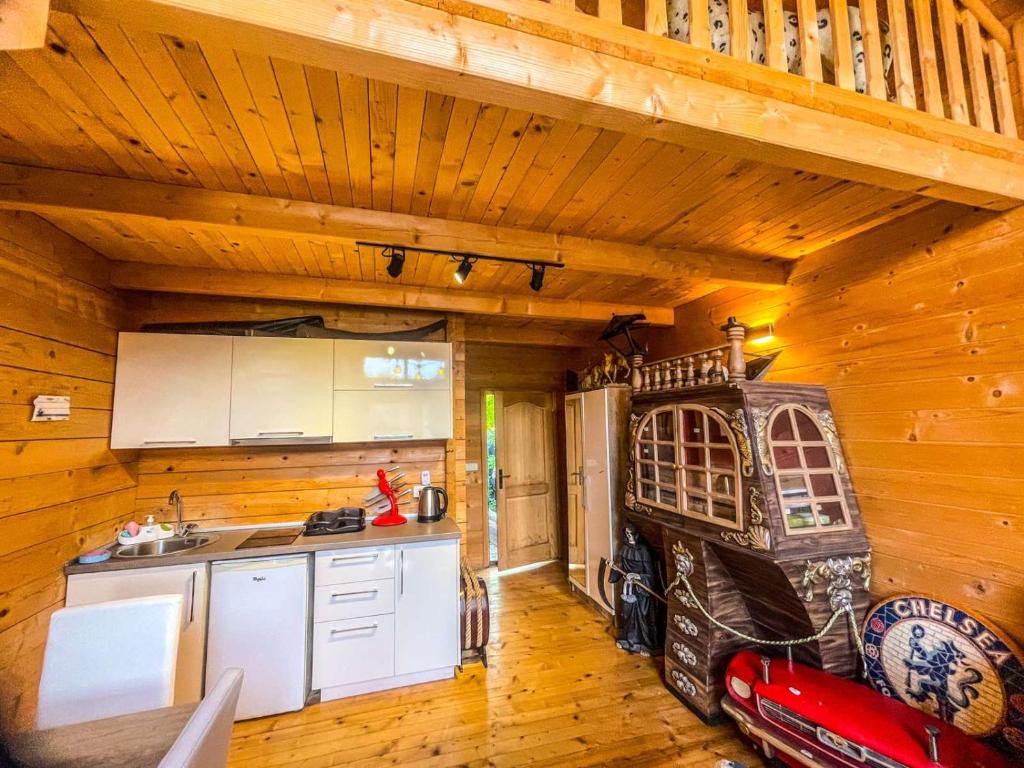 Una cocina o cocineta en Toys and Us 2