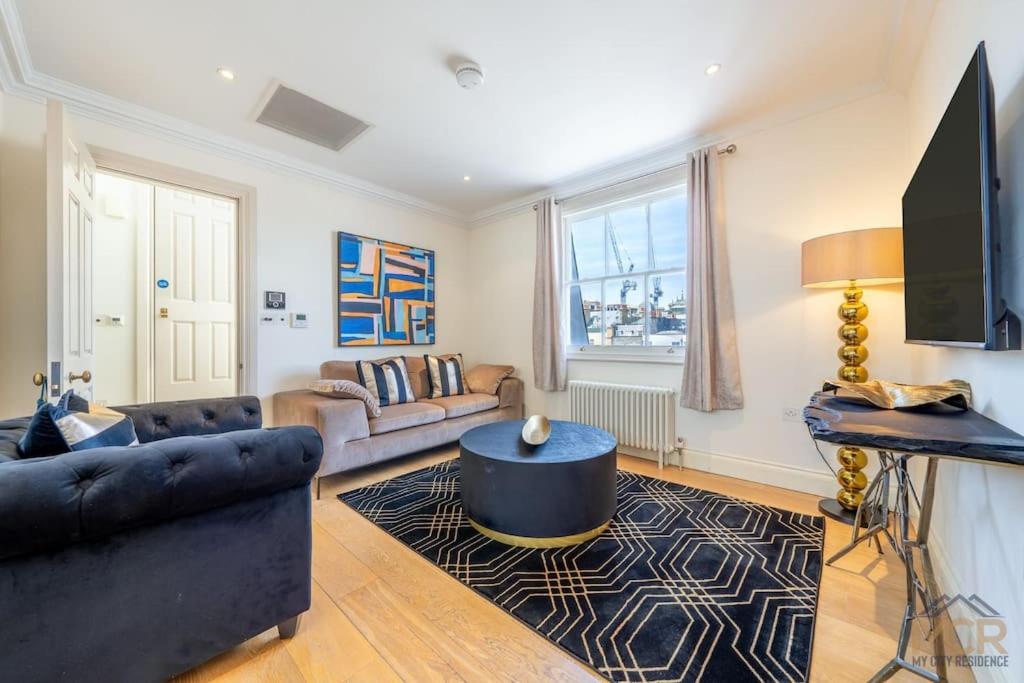 Χώρος καθιστικού στο Classy One Bed Apartment in Hyde Park