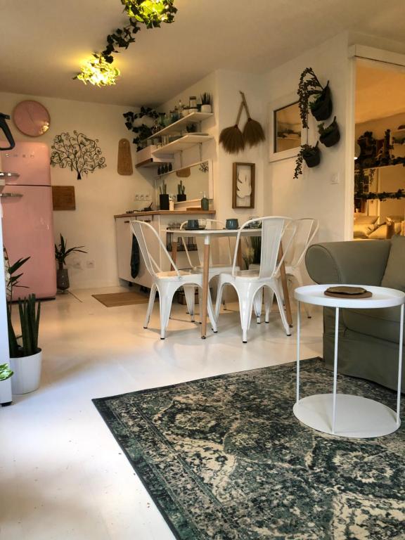 Fotografia z galérie ubytovania Gard - Maison Loft exotique & Jacuzzi privatif v destinácii Beaucaire