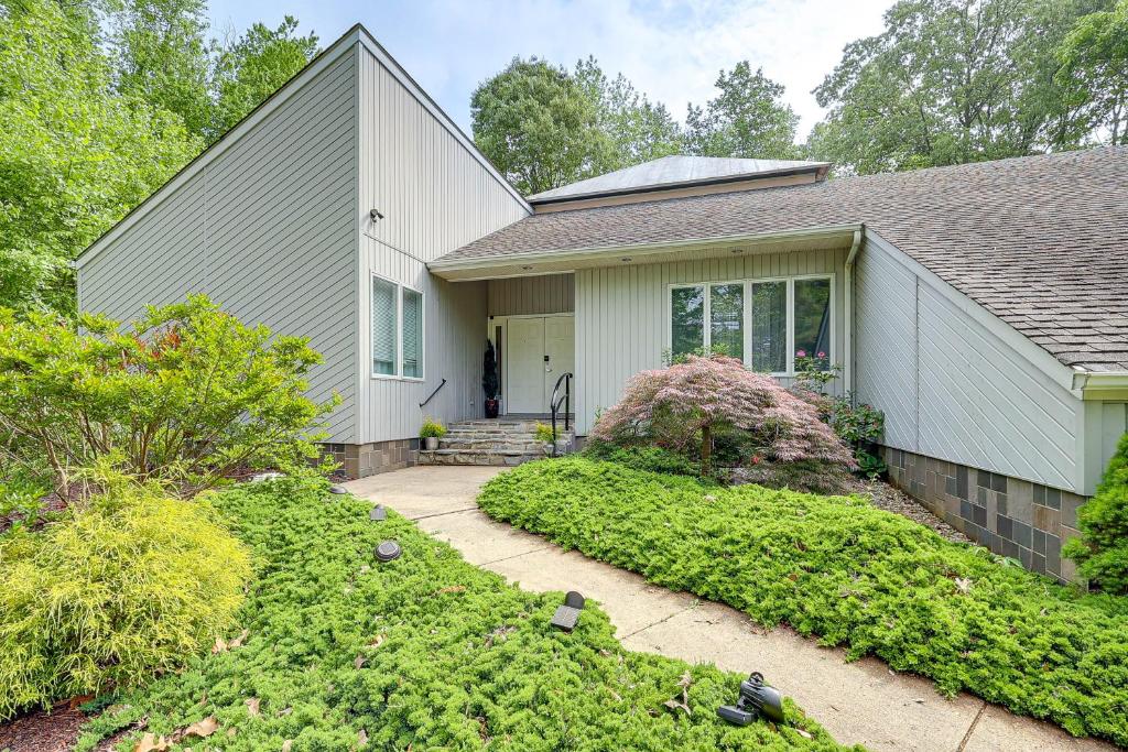Zahrada ubytování Private Yard Pet-Friendly Home in Dover