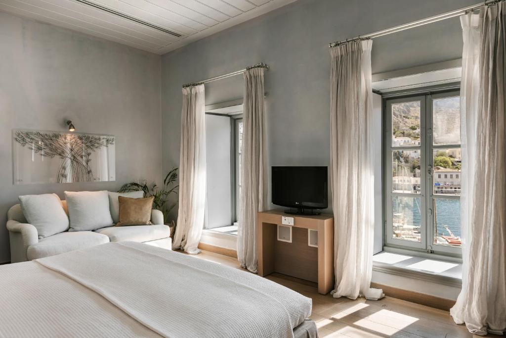 Televízia a/alebo spoločenská miestnosť v ubytovaní Hydrea Exclusive Hospitality