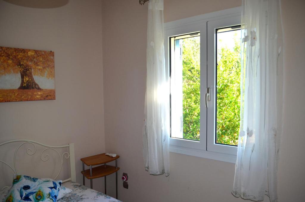 Postel nebo postele na pokoji v ubytování Villa Eytychia
