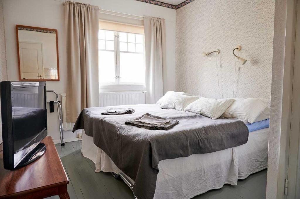 Liekorannan Majatalo- kodinomaista majoitusta rautatieasemaa vastapäätä - Family Room With Bathroom