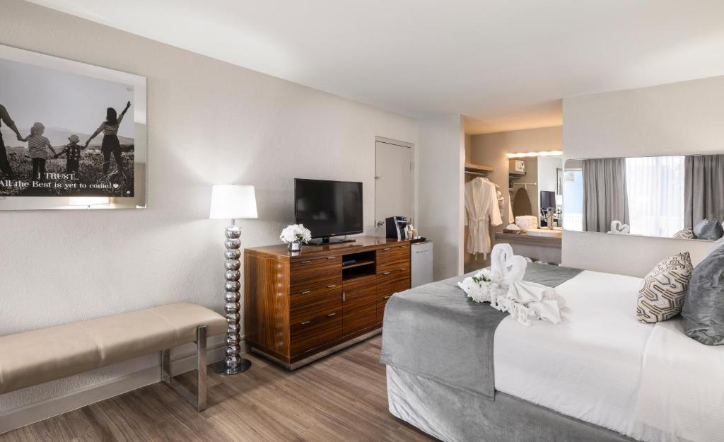 Magic Moment Resort and Kids Club - Elite King Room With Sofa Bed