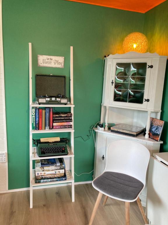 Knihovna v apartmánu
