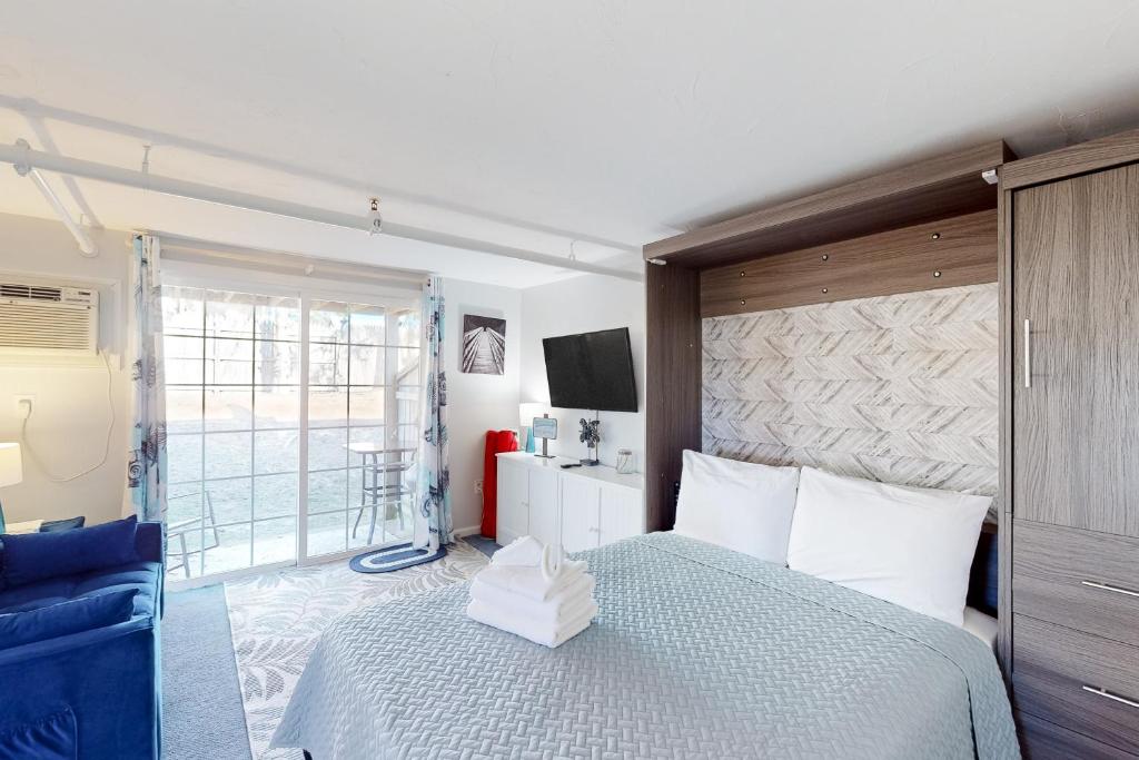 Gallery image of Marina Bay Retreat in West Dennis