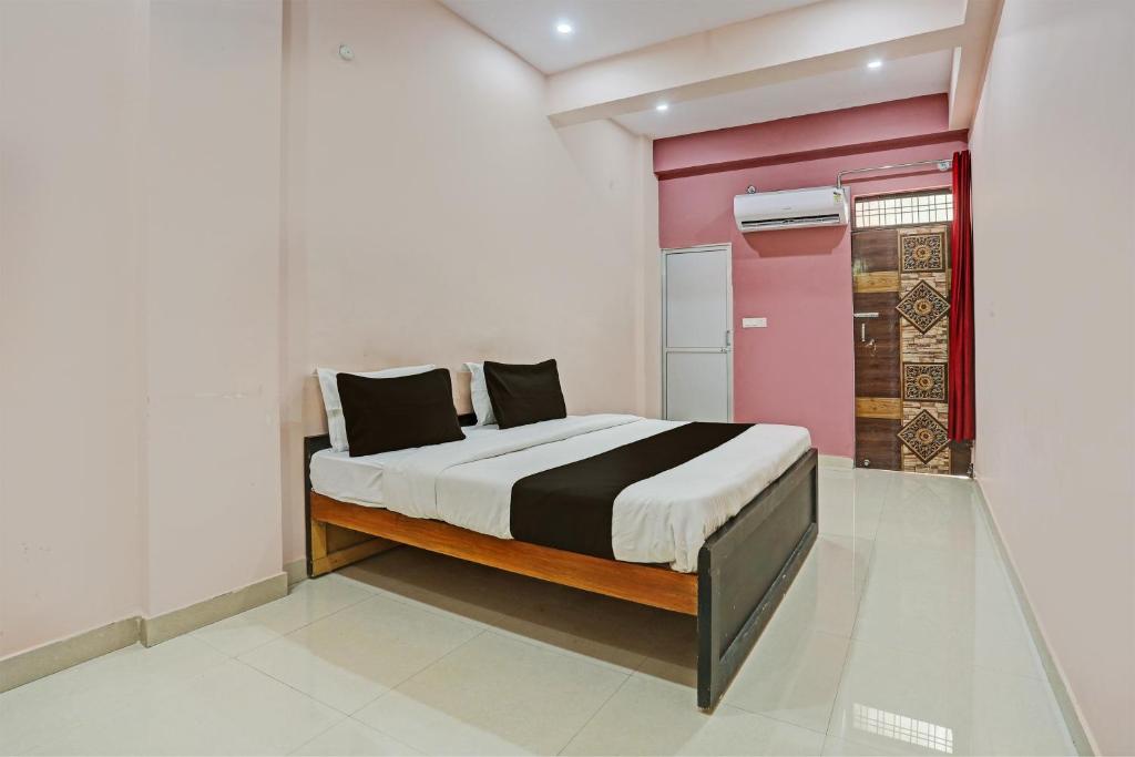 Krevet ili kreveti u jedinici u okviru objekta Super OYO Flagship Hotel Pari Palace