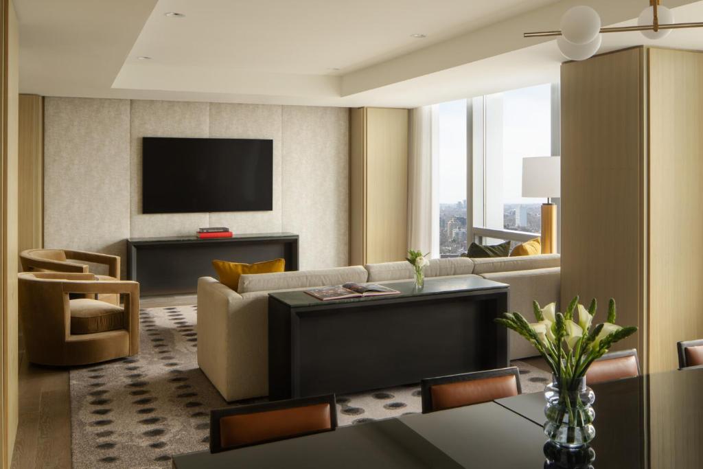 Four Seasons Hotel Toronto photo