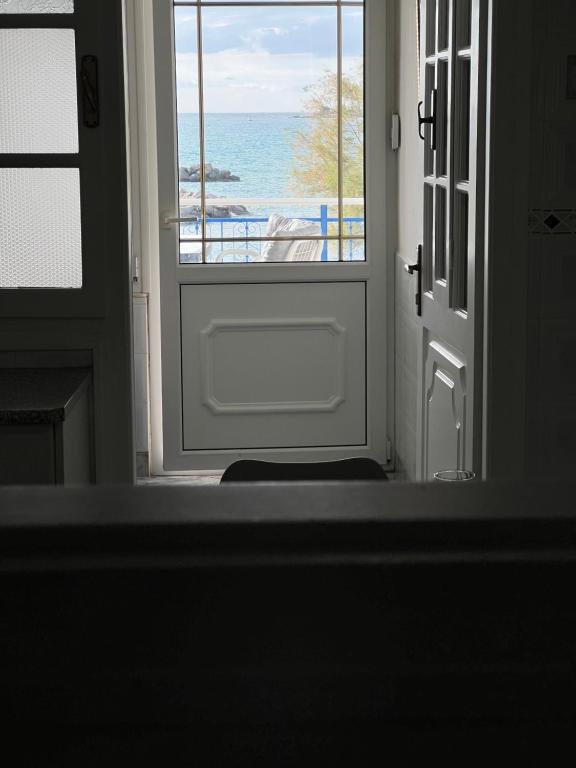 Gallery image of Stelios' Beachfront Retreat in Parikia