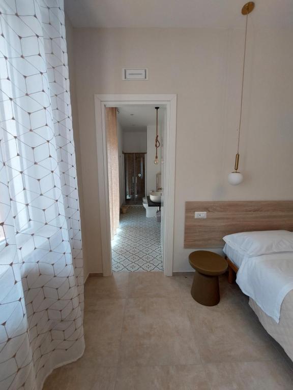 Postel nebo postele na pokoji v ubytování Namuri Comfortable Rooms