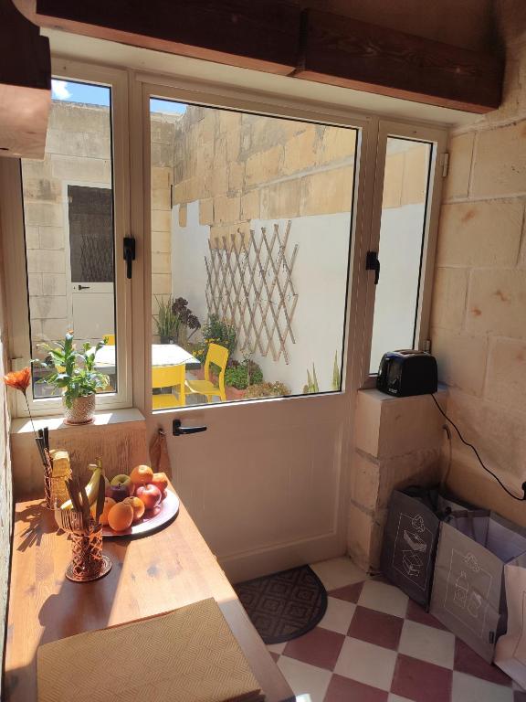Posezení v ubytování OnTheRocks - Holiday Home in Victoria, Gozo