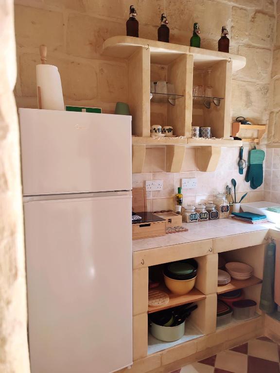 Kuchyň nebo kuchyňský kout v ubytování OnTheRocks - Holiday Home in Victoria, Gozo
