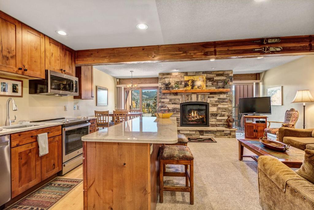 Sawmill Creek Condo 304 by Great Western Lodging, Breckenridge
