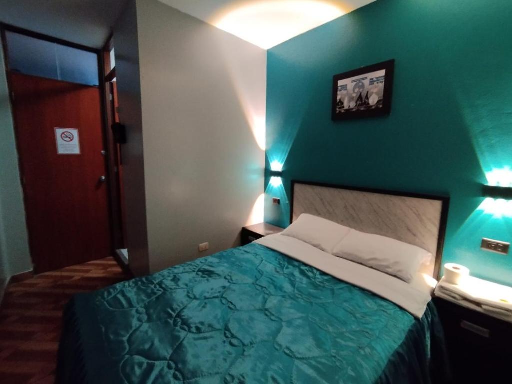 Postel nebo postele na pokoji v ubytování Hostal El Pilar