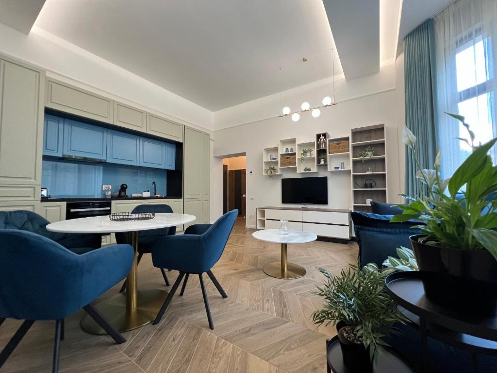 a living room with a table and chairs at PoshSpot Apartments in Cluj-Napoca