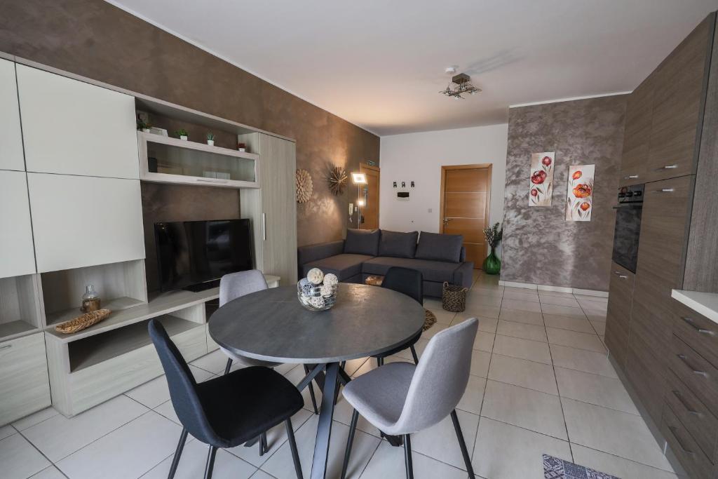 TV a/nebo společenská místnost v ubytování The Podium Apartment