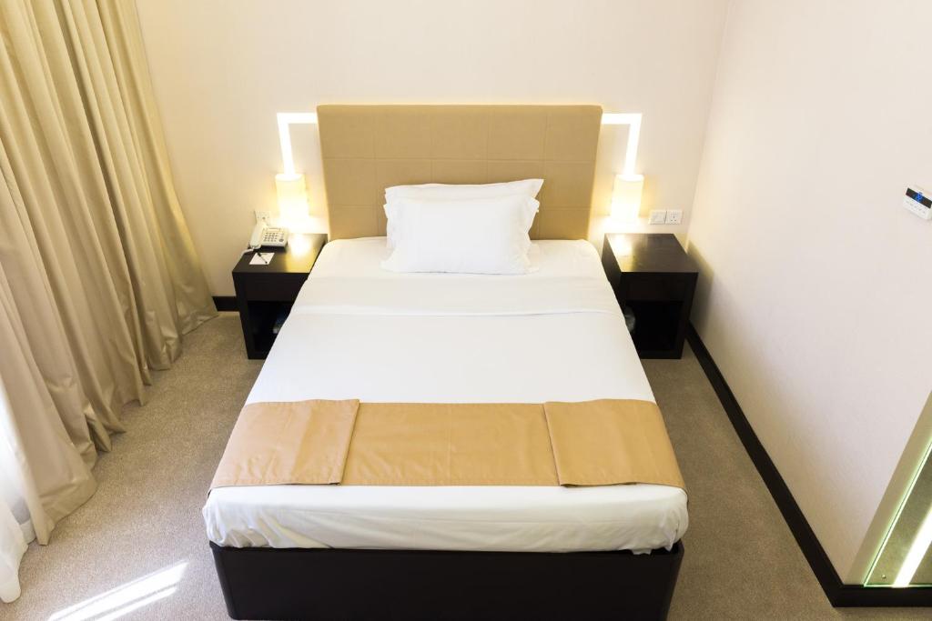 Postel nebo postele na pokoji v ubytování Al Qurum Resort