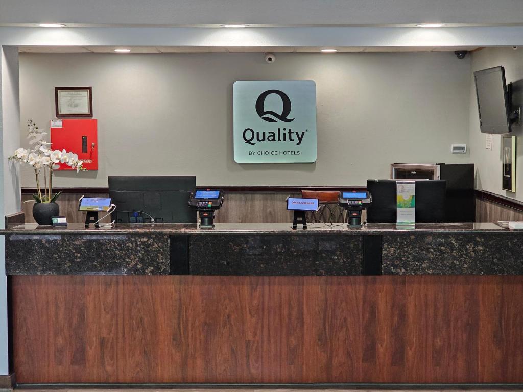 Certifikát, hodnocení, plakát nebo jiný dokument vystavený v ubytování Quality Inn & Suites Vancouver North