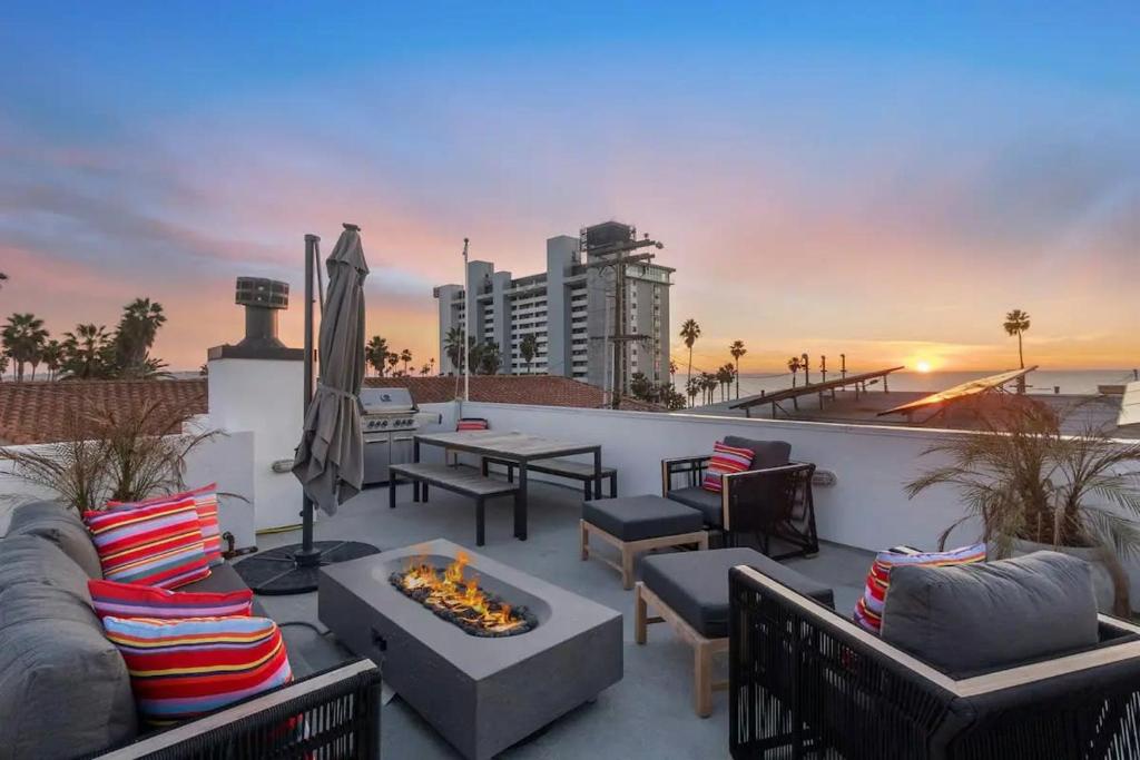 Ocean View Gem with Rooftop Deck and Hot Tub, San Diego (updated prices ...