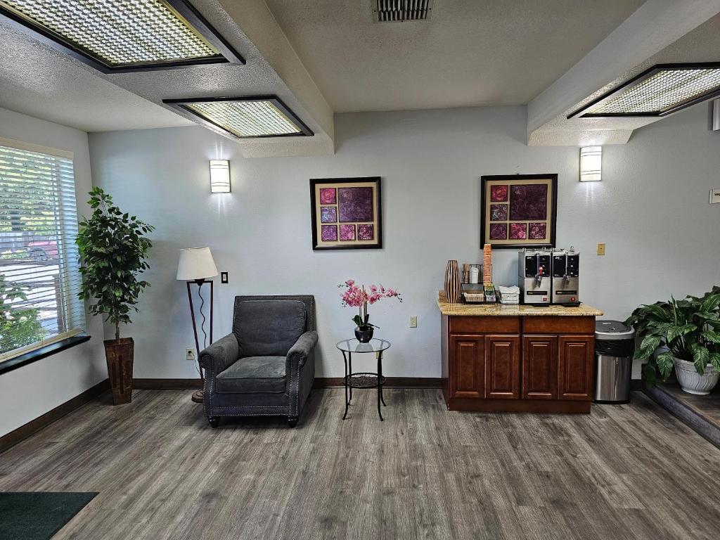Posezení v ubytování Quality Inn & Suites Vancouver North