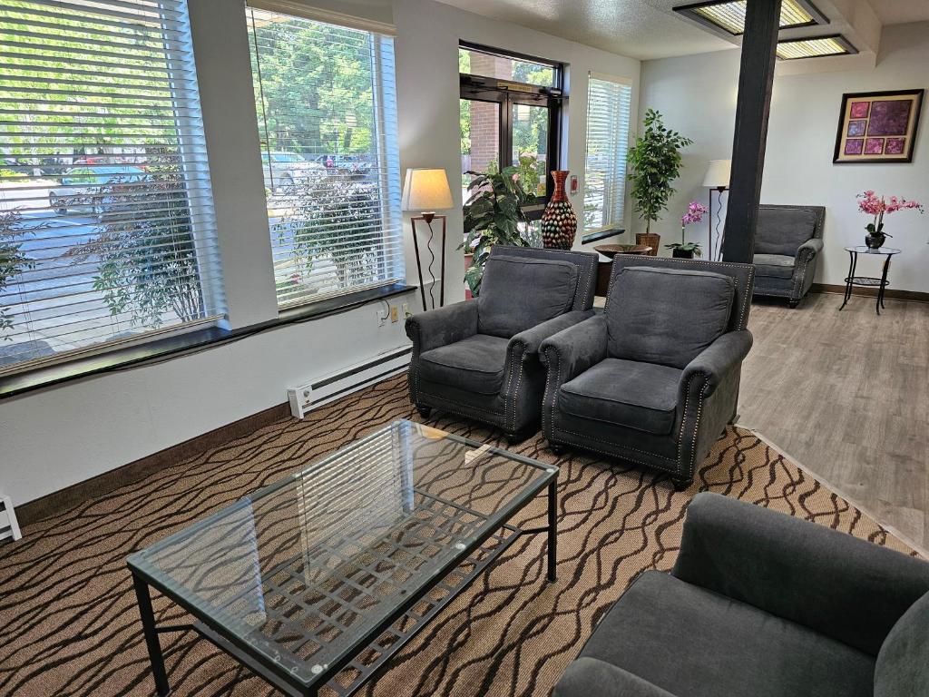 Posezení v ubytování Quality Inn & Suites Vancouver North